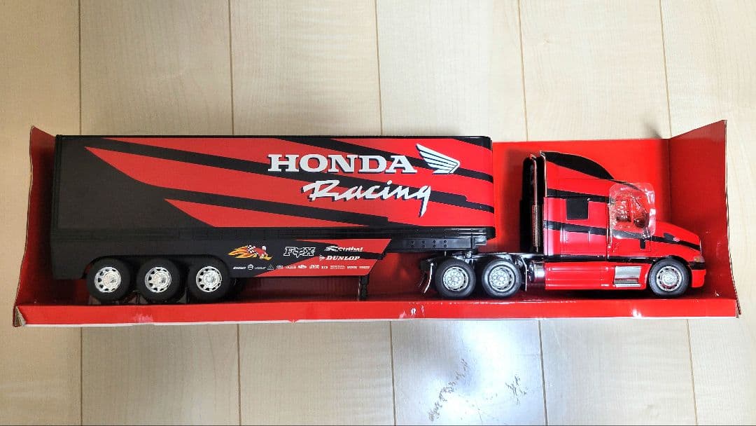ホンダレーシングチーム　トランスポーター　1/32 スケール