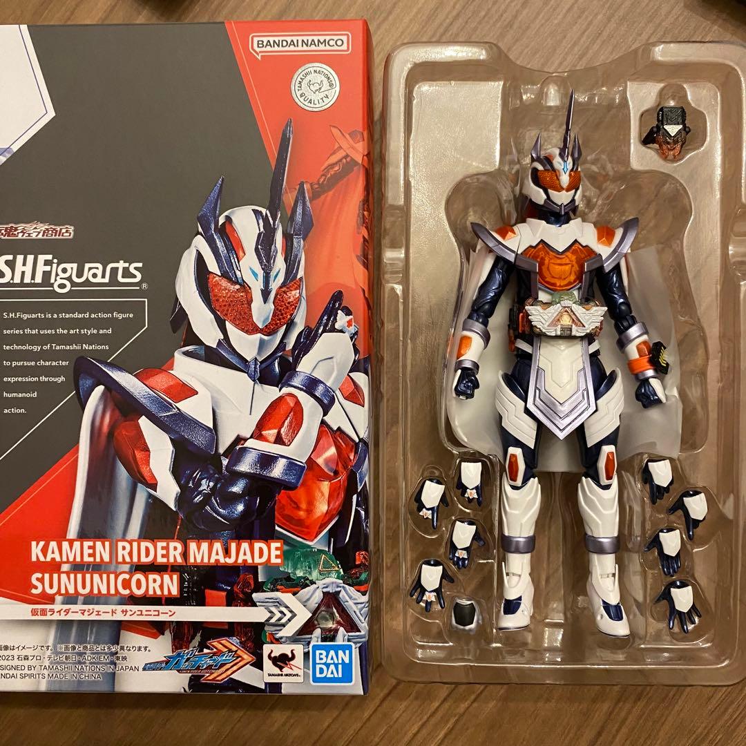S.H.Figuarts 仮面ライダーマジェード　仮面ライダーヴァルバラド