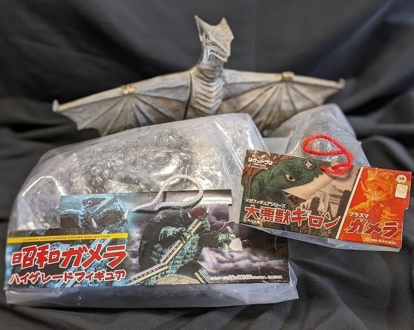 昭和ガメラ未開封＆ギロン未開封＋宇宙ギャオス（ロケット・エクスプラス）３体セット