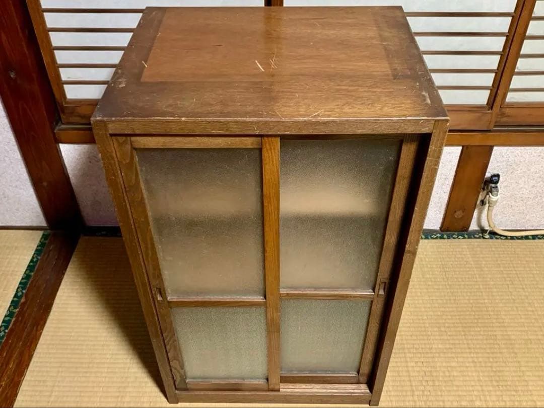 ☆【ダイヤガラス】引戸食器棚 水屋箪笥 昭和レトロ アンティーク 3段 木製