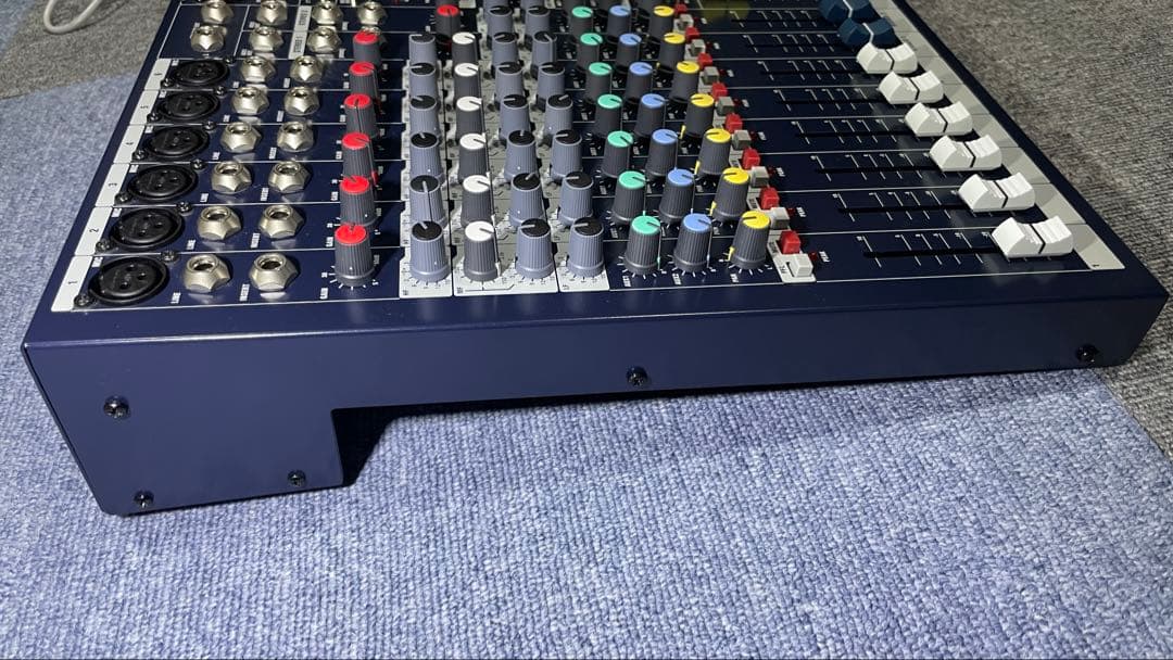 Soundcraft EPM6 アナログミキサー　10ch