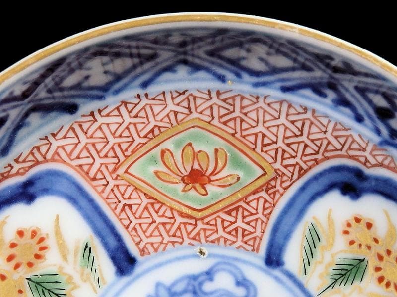 大聖寺伊万里　金襴手　毘沙門亀甲紋に花の図　豆皿　D497AS-CTf
