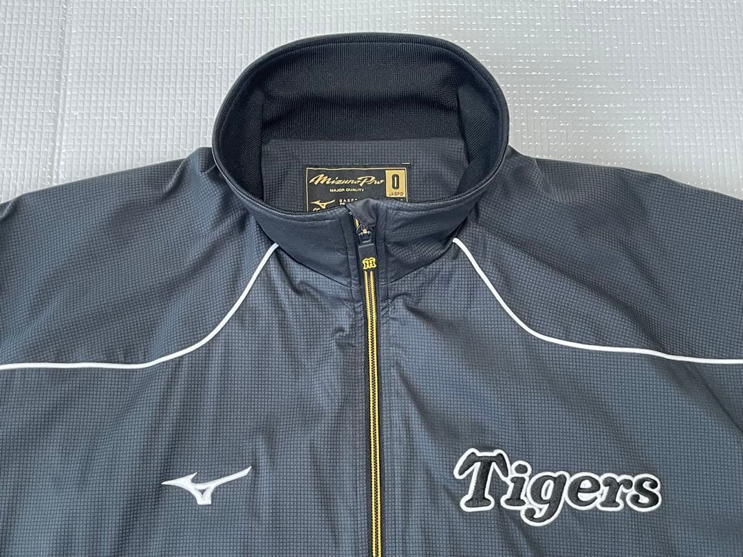 阪神タイガース　2010年グランドコート　ミズノ　サイズＯ(XL)黒