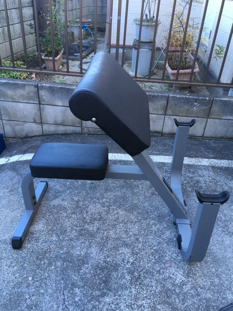 BodySolidのジムユースのプリチャーベンチ