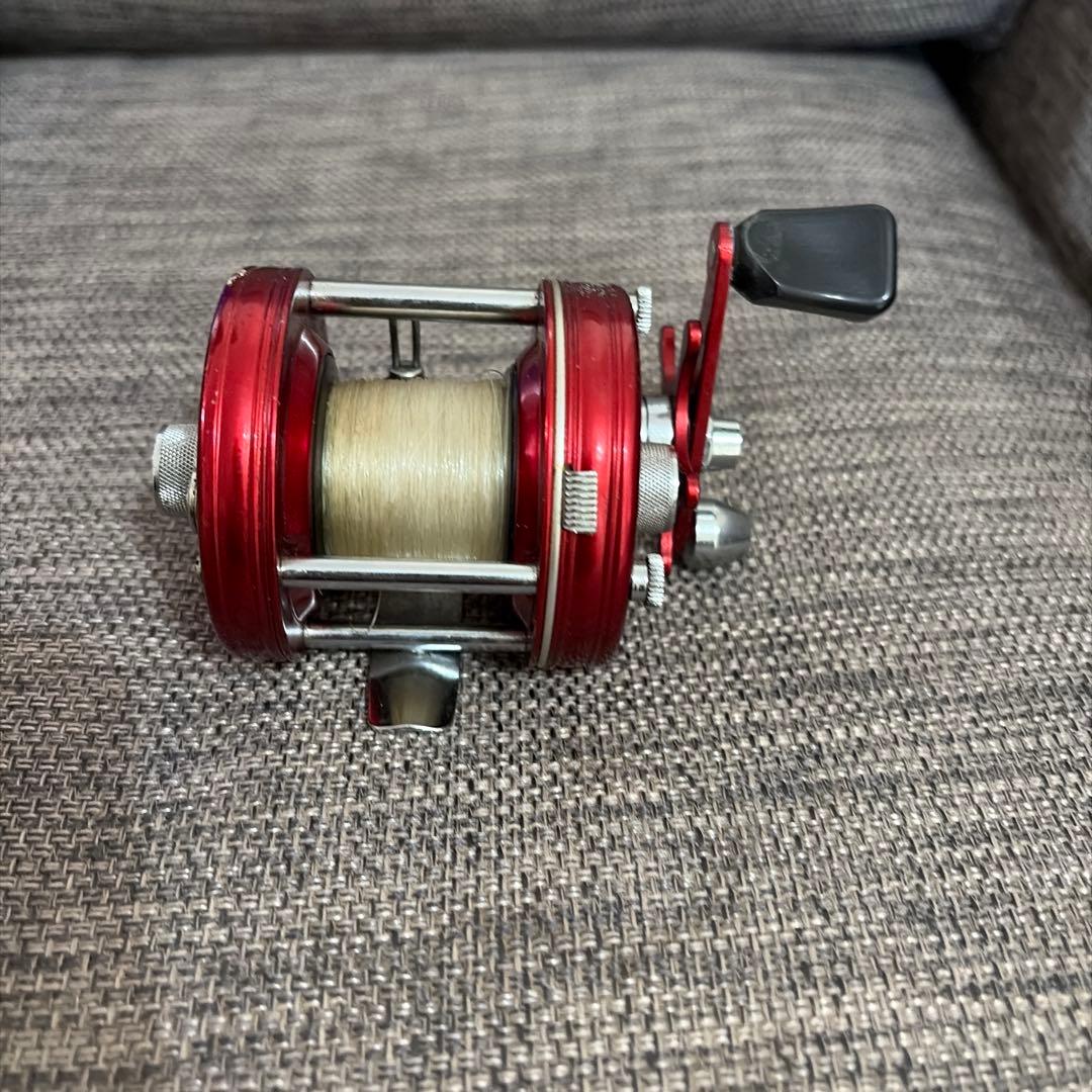ABU アンバサダー5000ベイトリール レッド