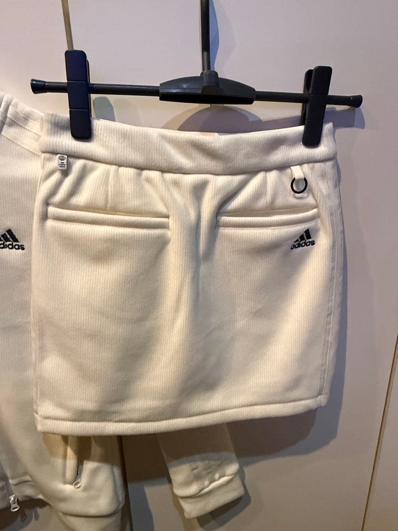 adidas ホワイト　ボアセットアップ