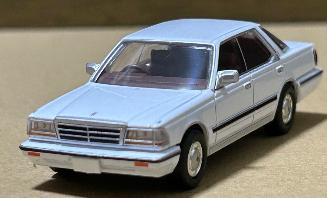 トミカリミテッドヴィンテージネオ ニッサン グロリア V30 ターボ 白