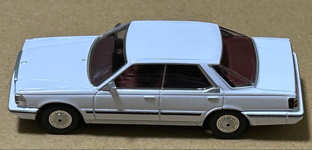トミカリミテッドヴィンテージネオ ニッサン グロリア V30 ターボ 白