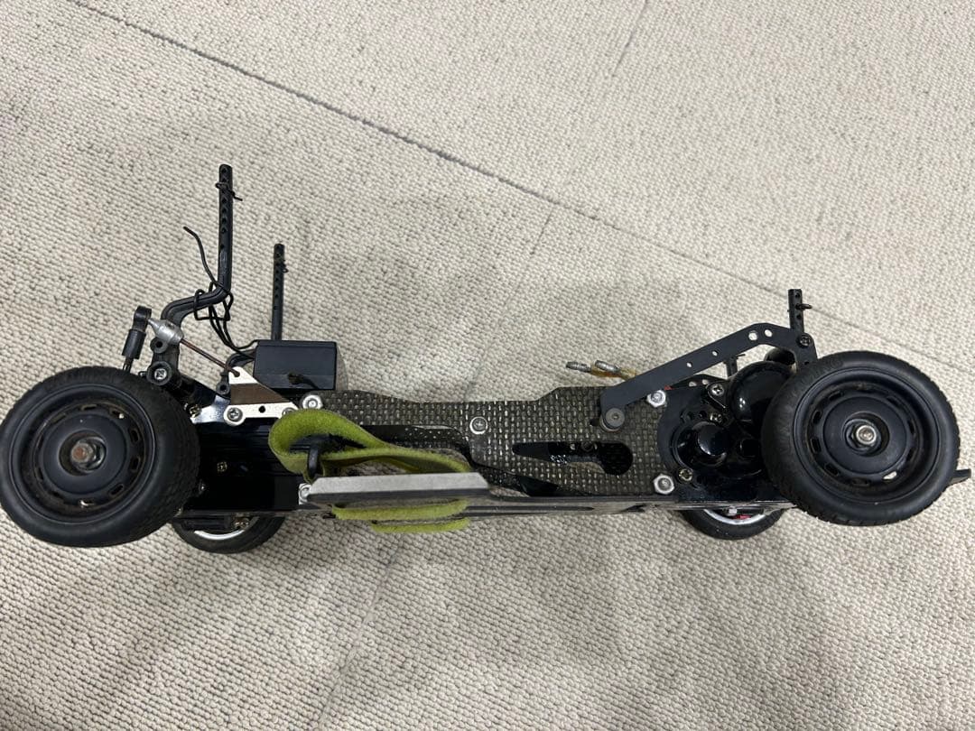 カーボン製シャーシ　ラジコンカー