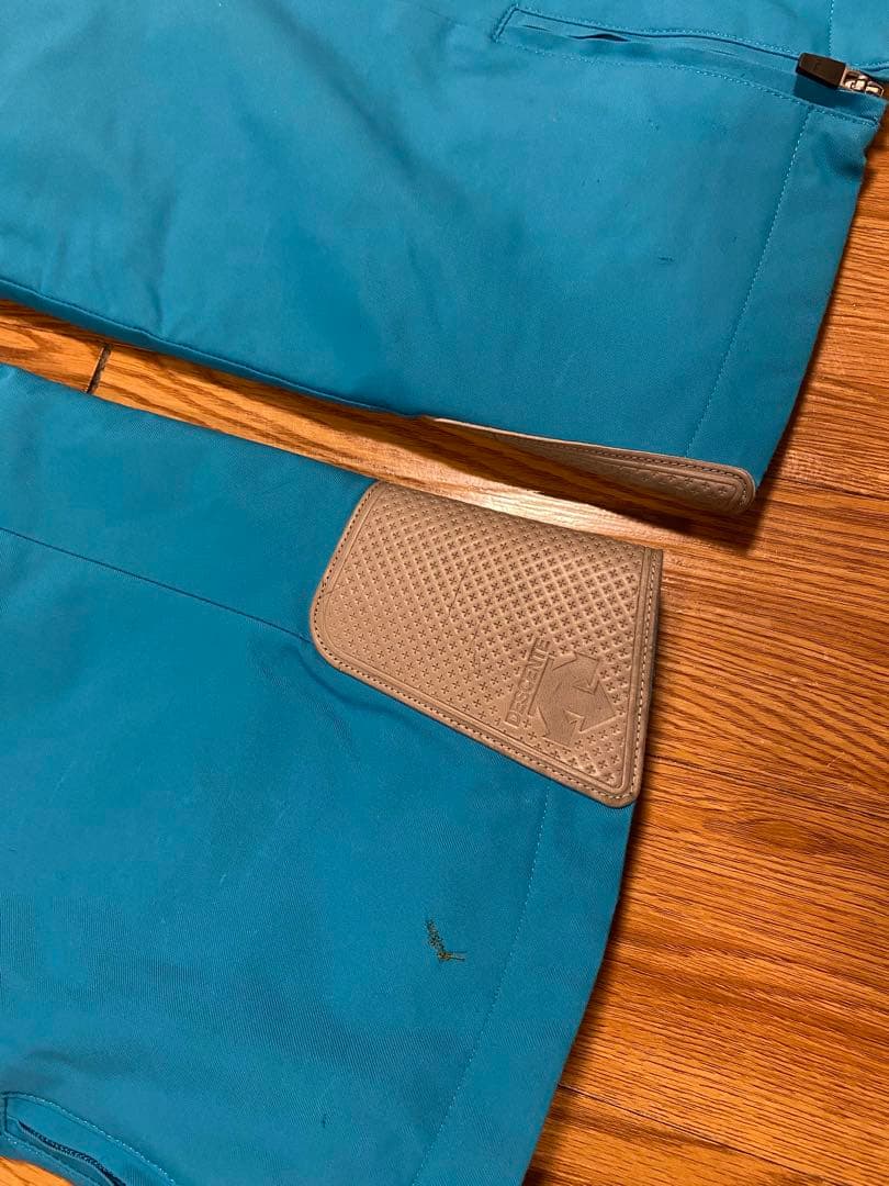 デサント スキーウェア上下 S（グローブ、インナー2枚、ネックウォーマーおまけ）