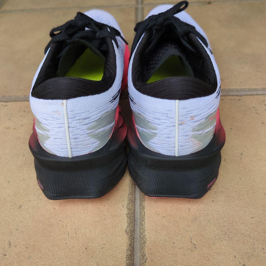 asics NOVABLAST3 スニーカー　26センチ　中敷き付