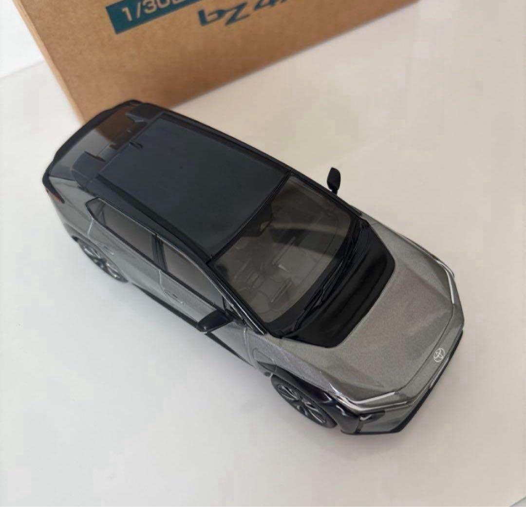 トヨタ 新型bZ4X ミニカーカラーサンプル プレシャスメタル【非売品】