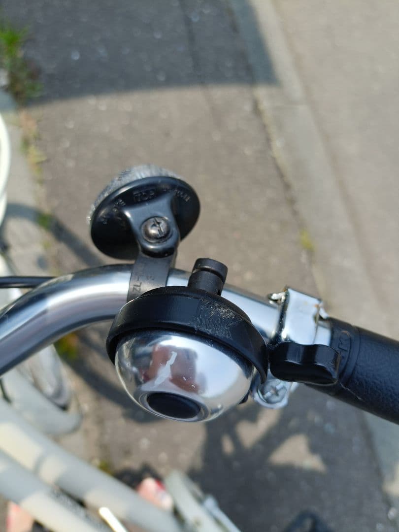 ホワイトシティサイクル 24インチ 前面バスケット付き
