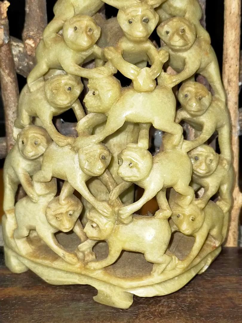 ♥中国♥　緑石　♥石♥　彫刻　♥猿　置物　とても古い　骨董　古玩