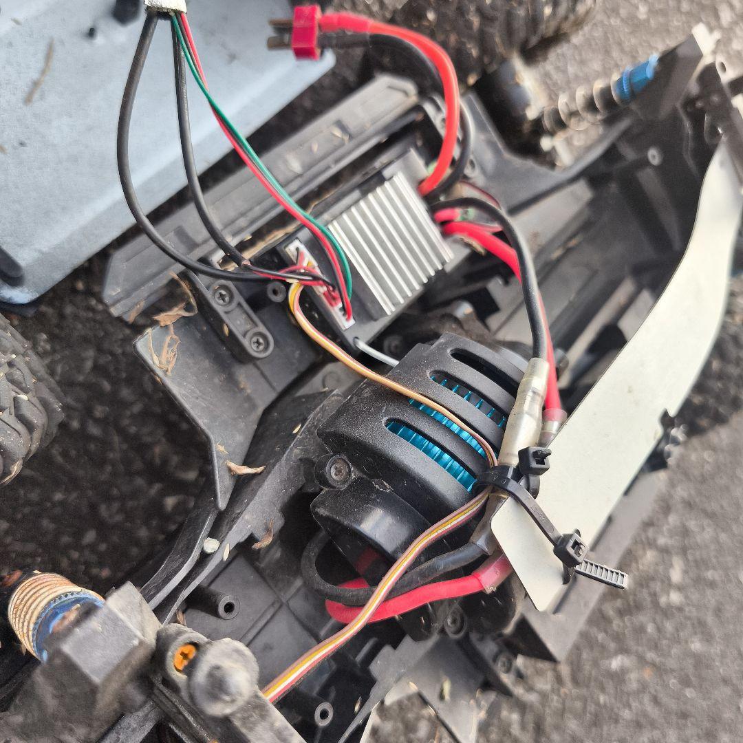 早いもの勝ち！ジャンク扱い！FJクルーザー　オフロード　2.4GHz