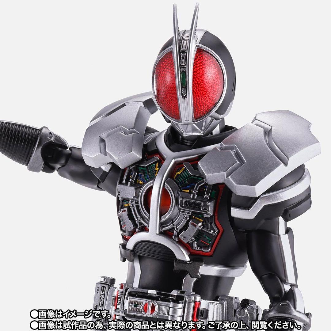 S.H.Figuarts（真骨彫製法） 仮面ライダー555 アクセルフォーム