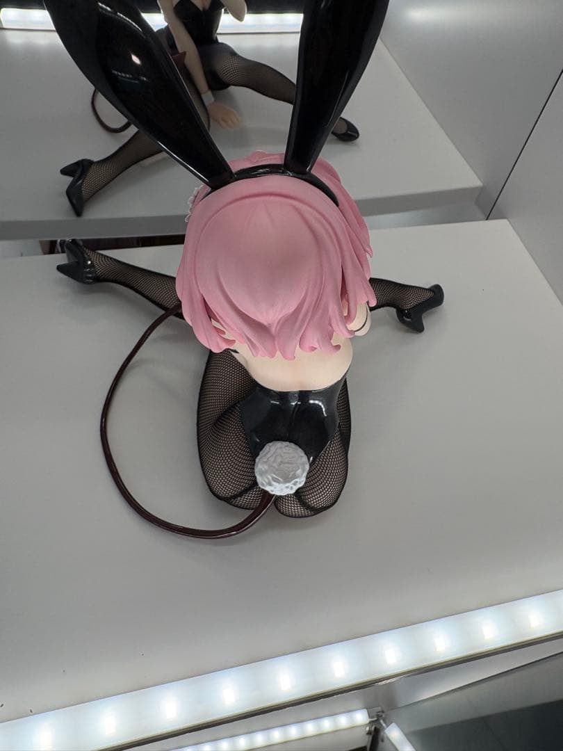トラブル　モモ　バニー　フィギュア