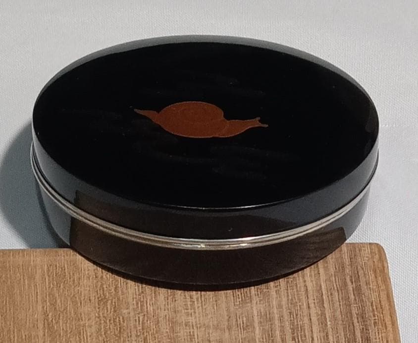 茶道具　蒔絵師　西條一斎作　黒漆塗蝸牛蒔絵錫縁香合　　尋牛斎花押入　美品！！
