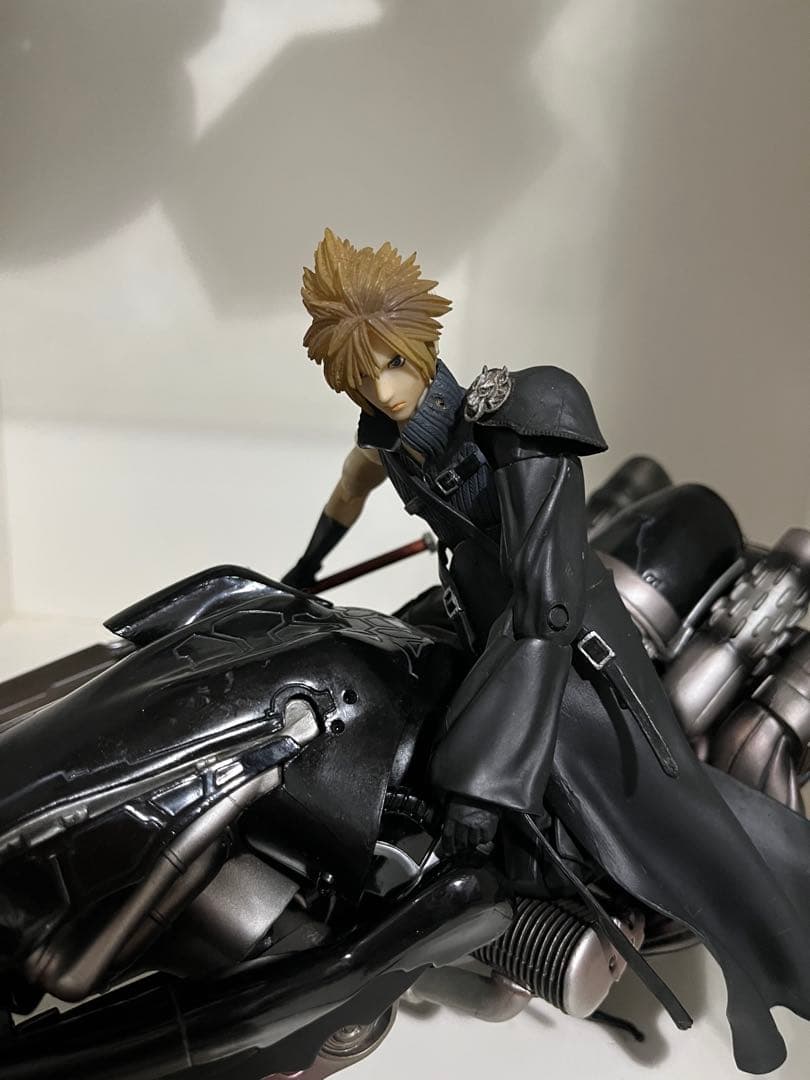 ファイナルファンタジー プレイアーツ クラウド アドベントチルドレン