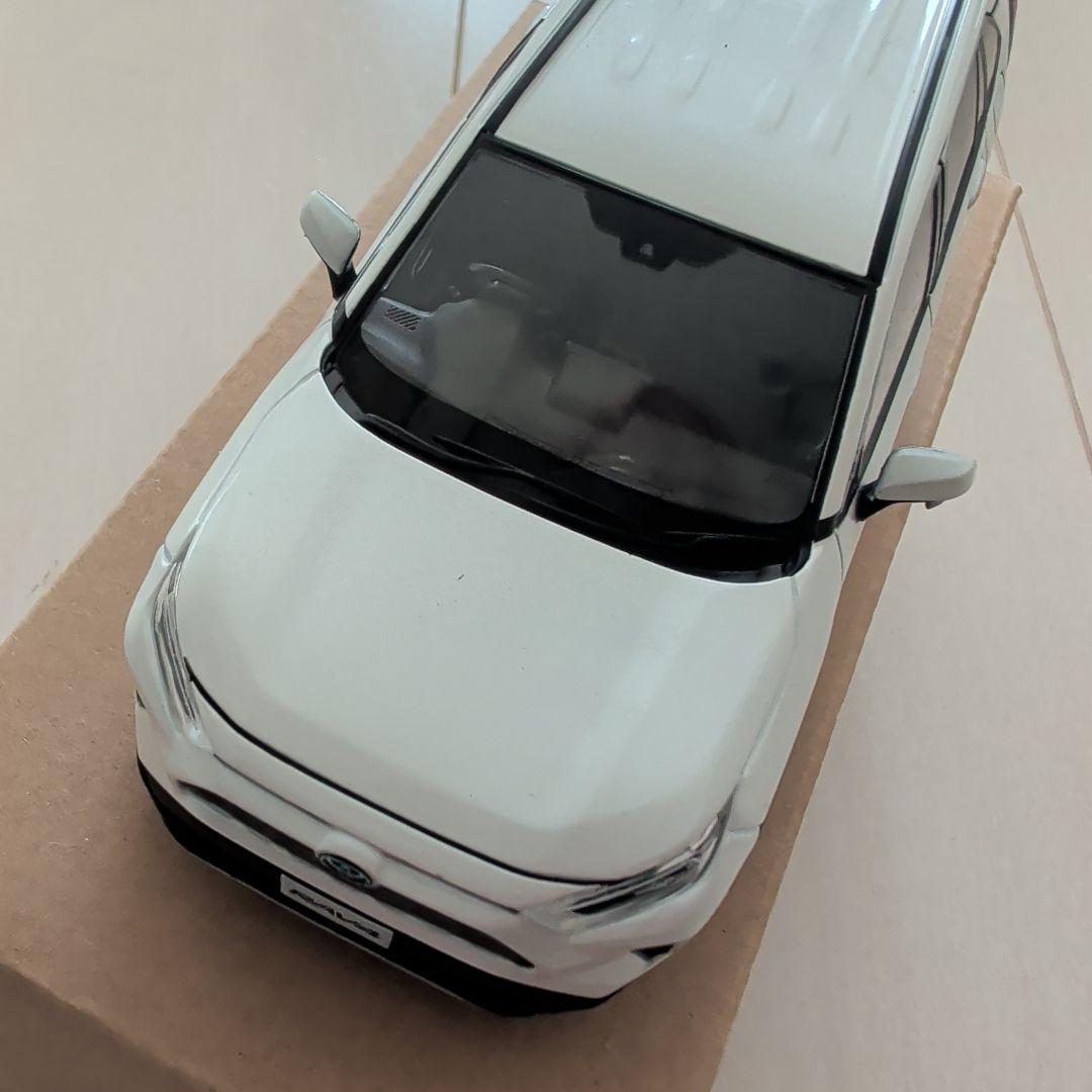 RAV4　1/30色見本ミニカー　店頭展示用