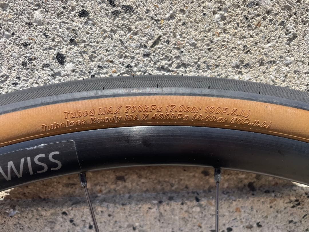 DT Swiss R470 タイヤ付 GravelKing 30c チューブレス