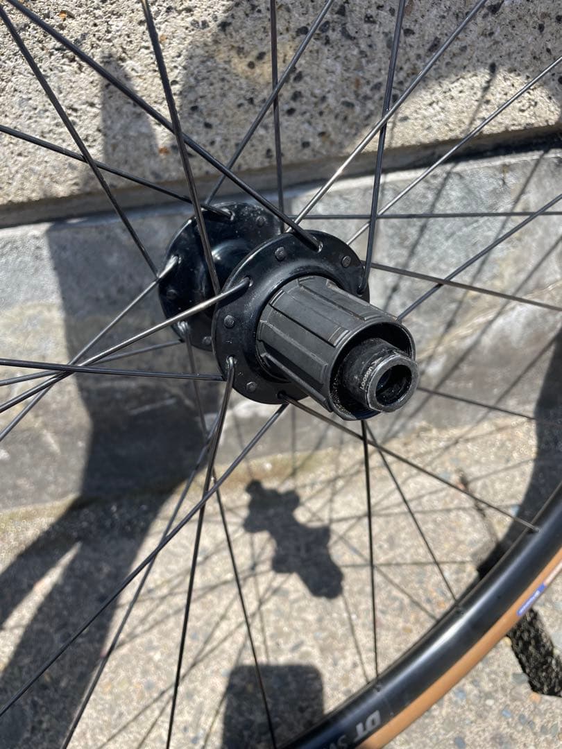 DT Swiss R470 タイヤ付 GravelKing 30c チューブレス