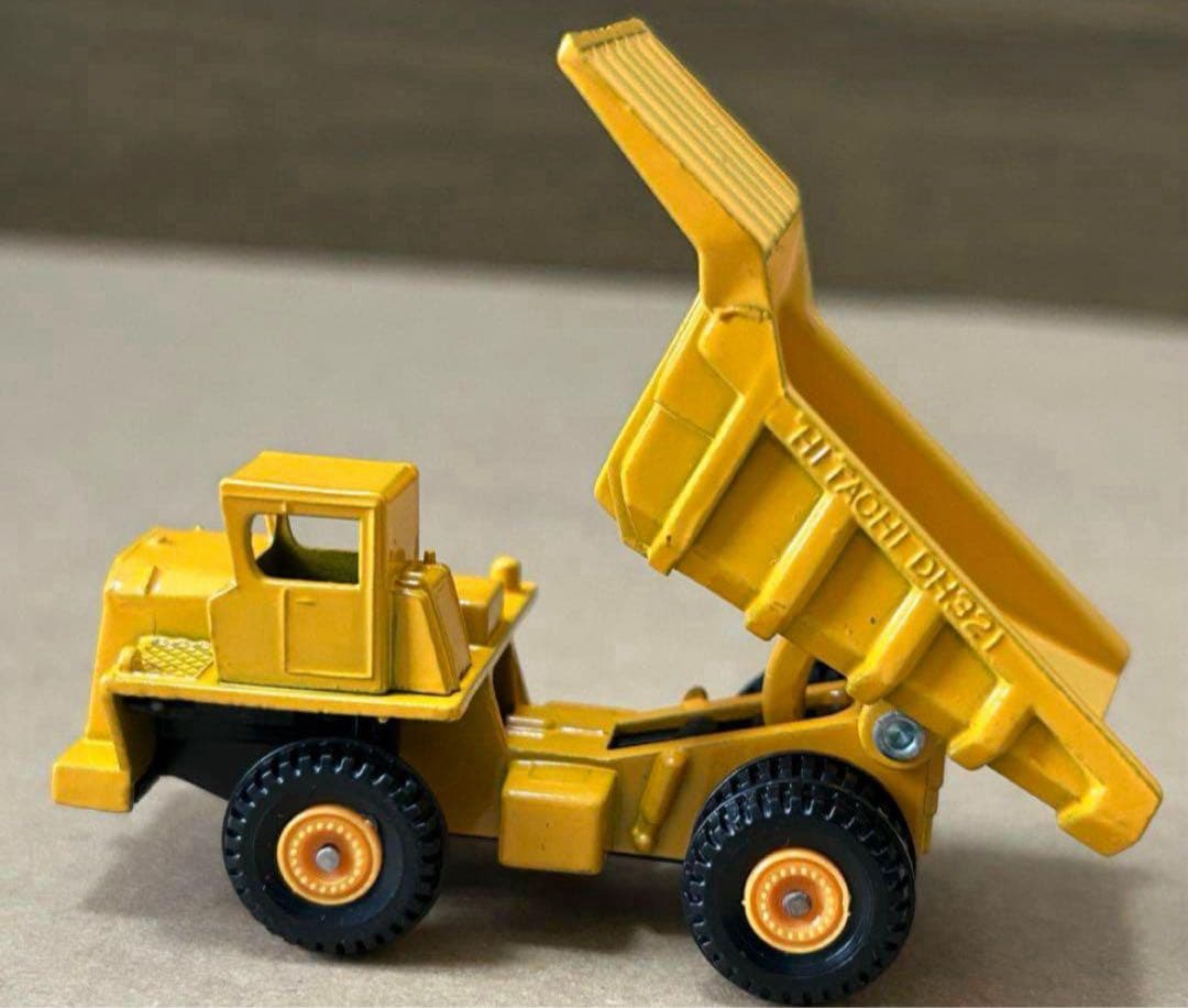 トミカ 日立 DH321 ダンプカー 山吹色