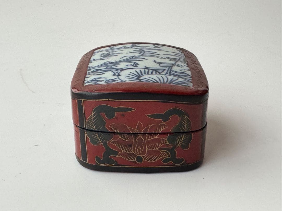 アンティーク 骨董 漆器 香合 青白磁 花柄 蟹デザイン 小物入れ