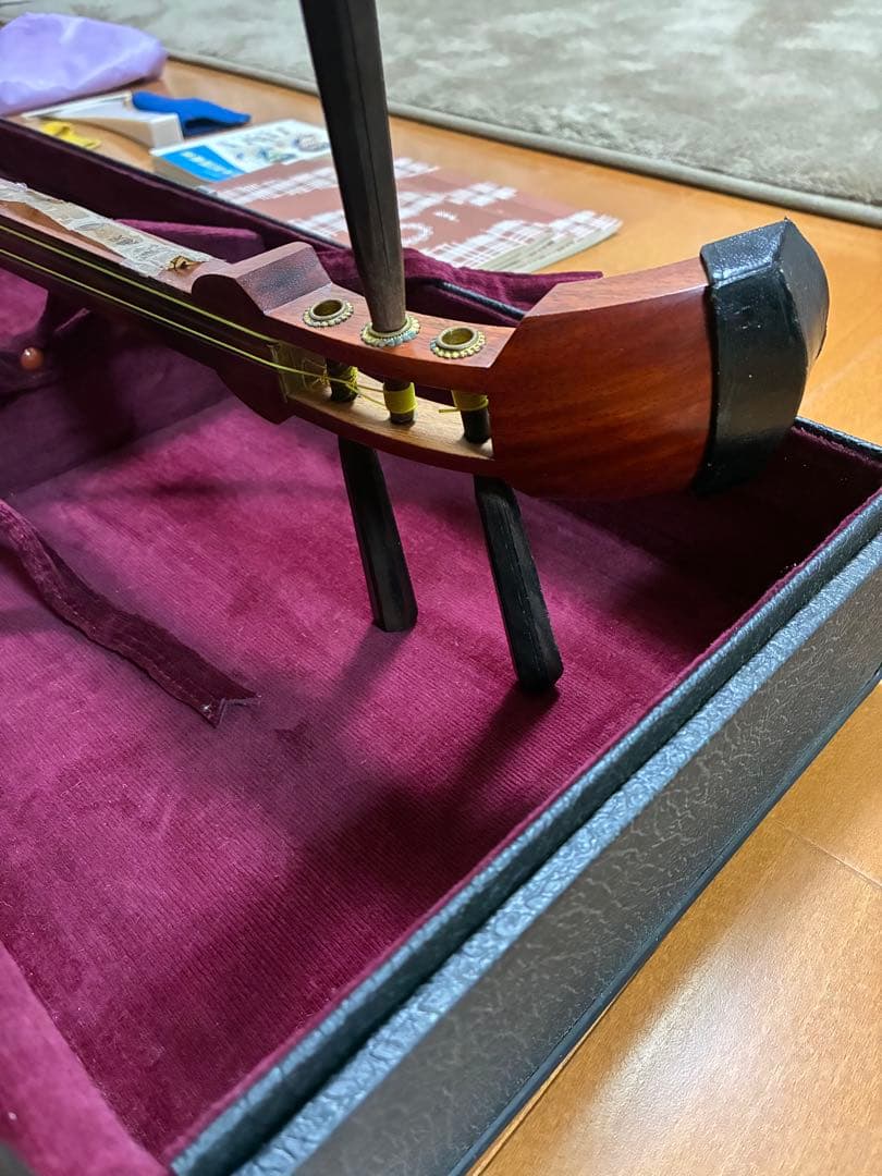 三味線・全長約99cm ハードケース・撥・駒のセットになります