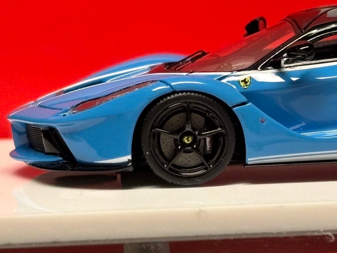 DMH 1/64 ラフェラーリ ブルー×ホワイトストライプ