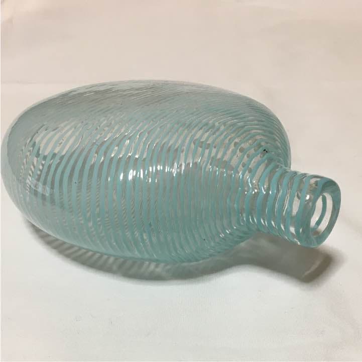 ガラス細工の瓶