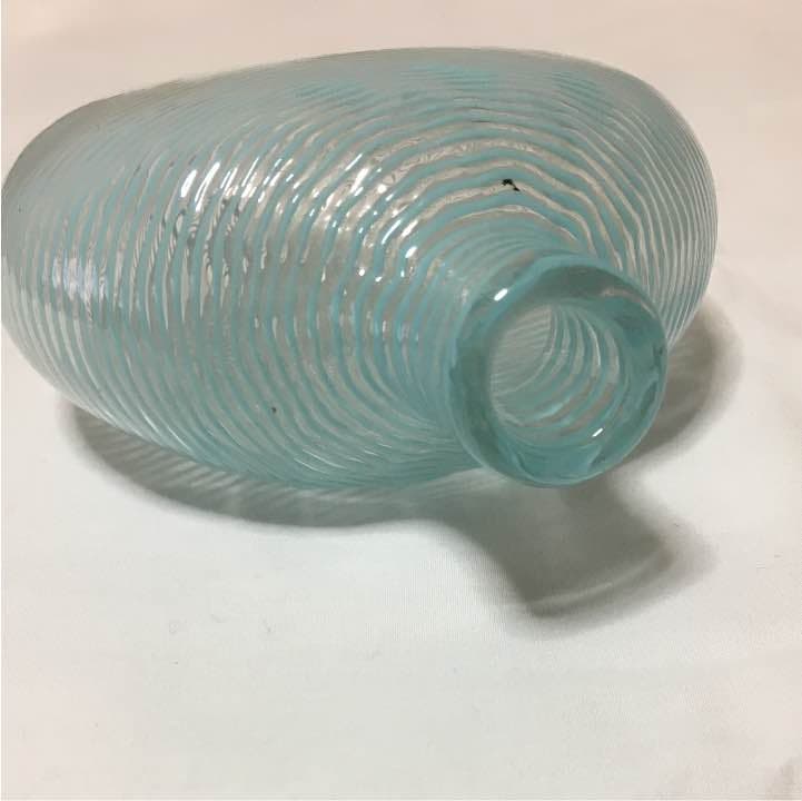 ガラス細工の瓶