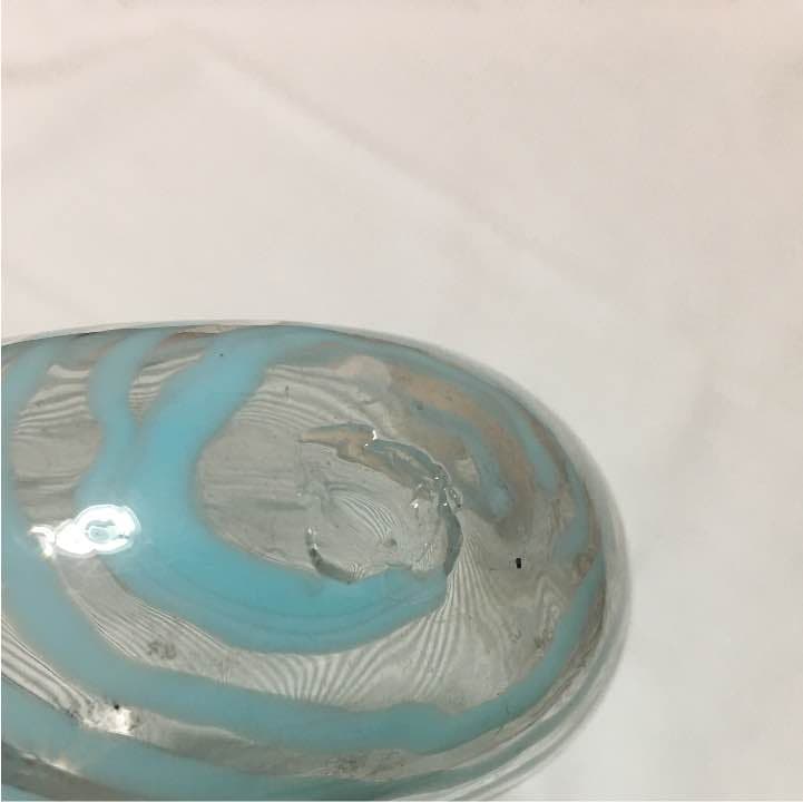 ガラス細工の瓶