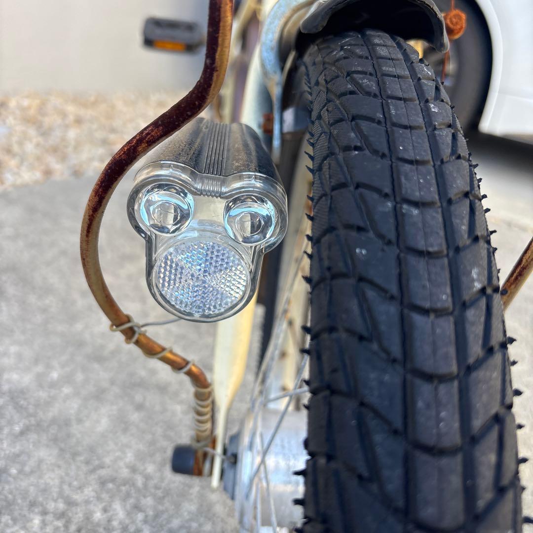 クリーム色シティサイクル バスケット付き