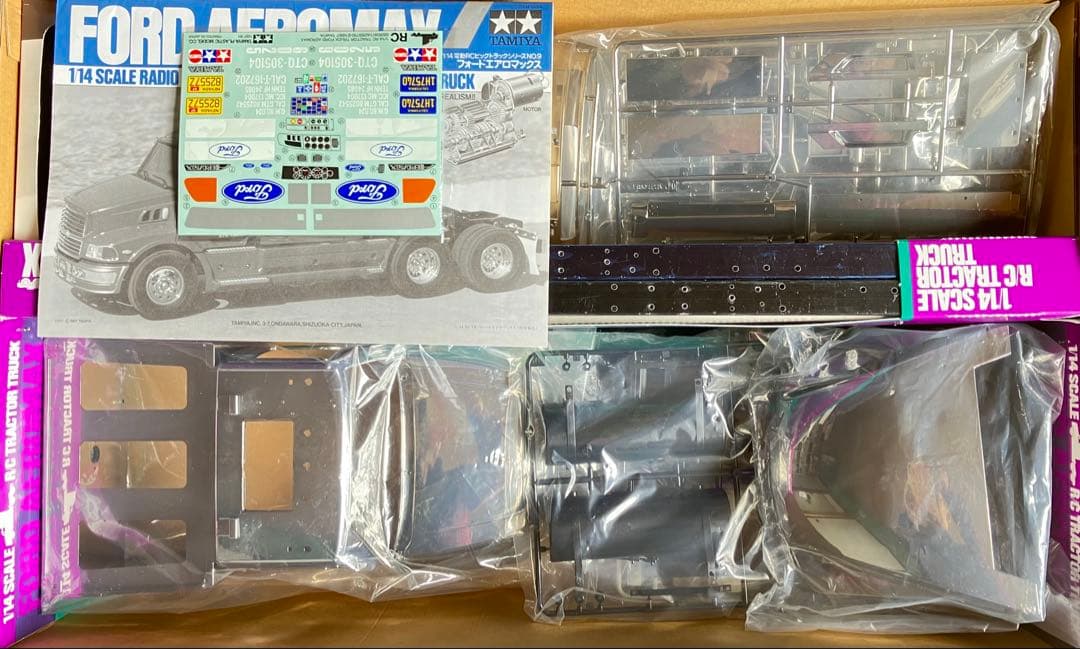 タミヤフォード、エアロマックストレラー限定キット、電装キット付き