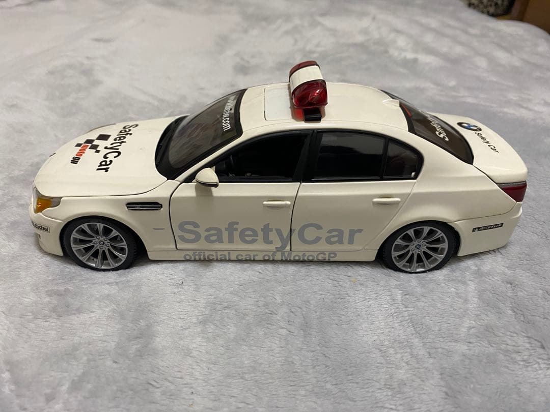 ミニカー Maisto  M5 Safety Car 1/18