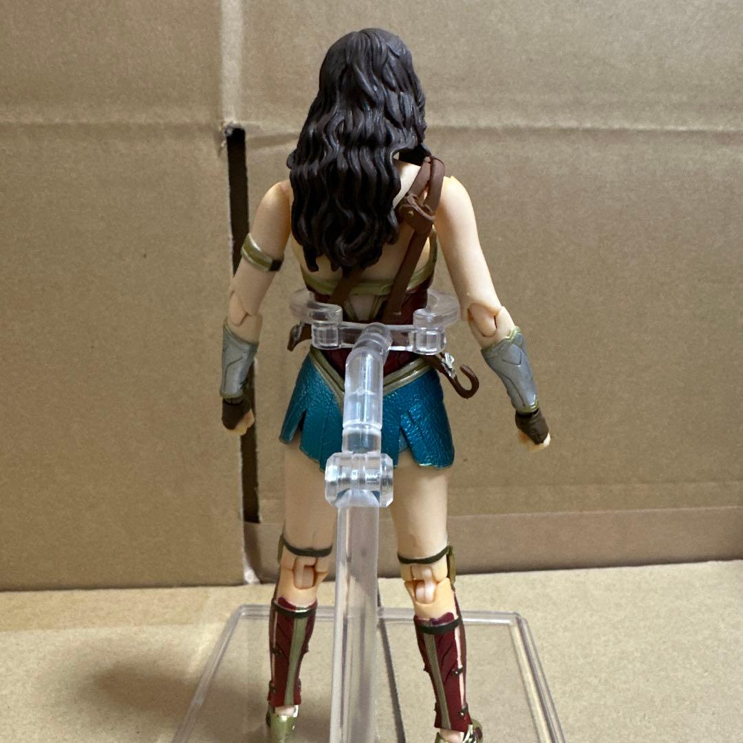 MAFEX ワンダーウーマン フィギュアNo.048