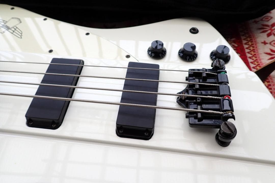 hxm1126 エレキベース Epiphone Thunderbird ホワイト