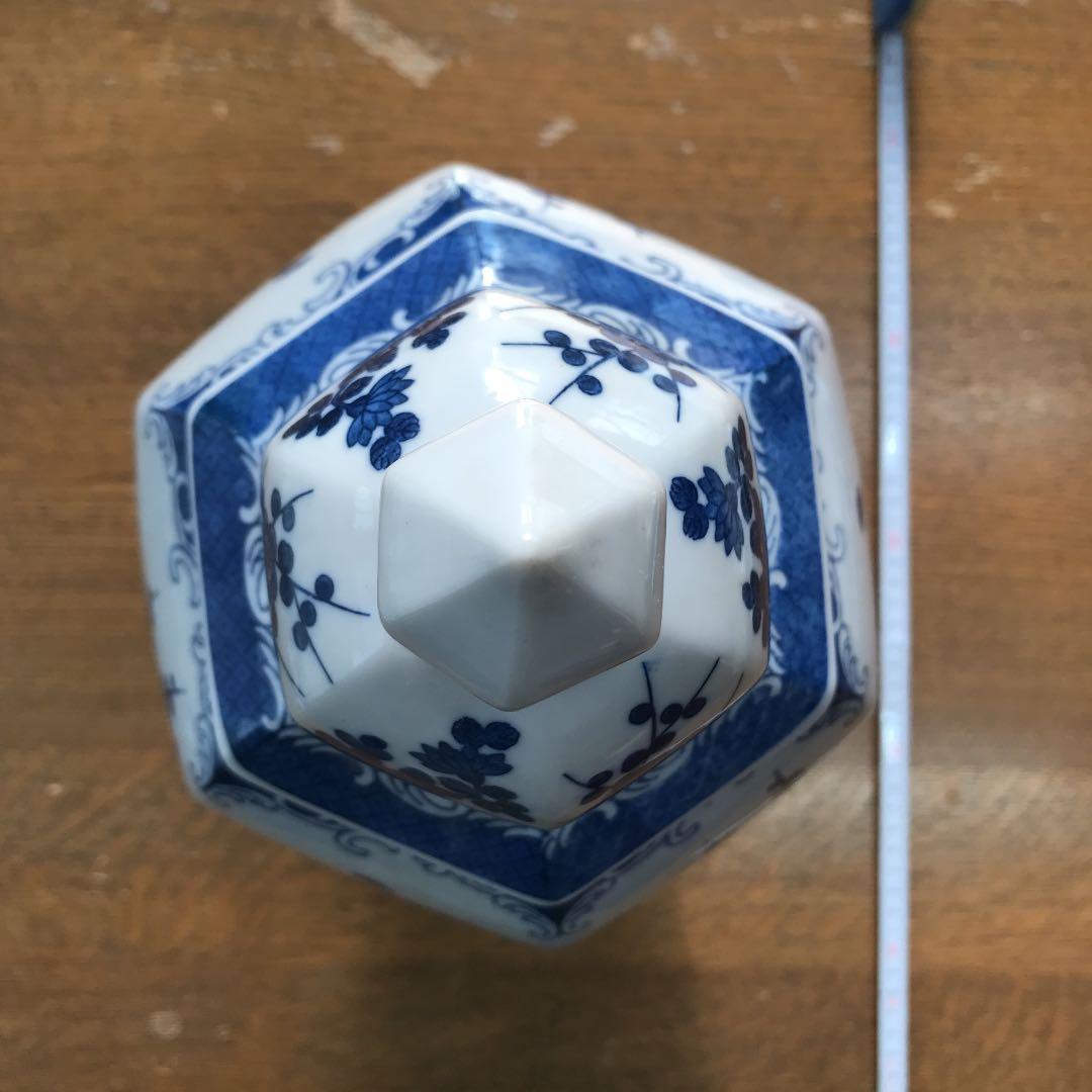 壺？蓋付き