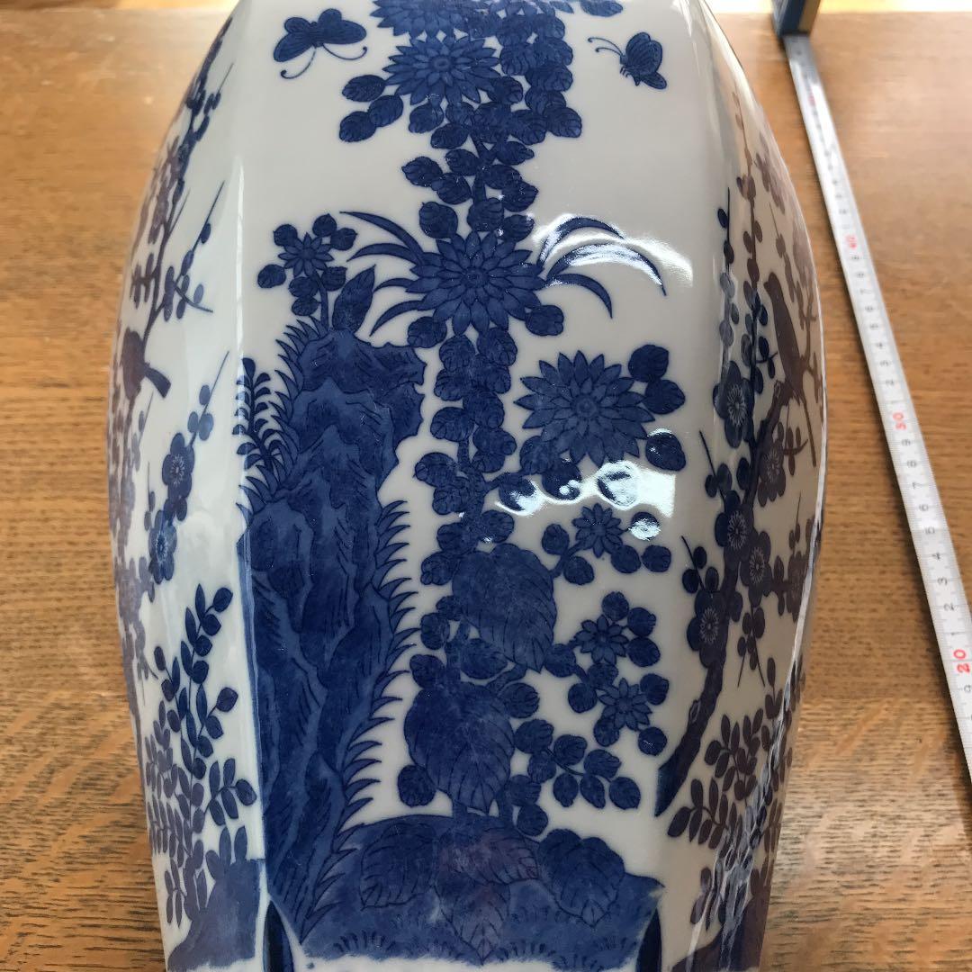 壺？蓋付き