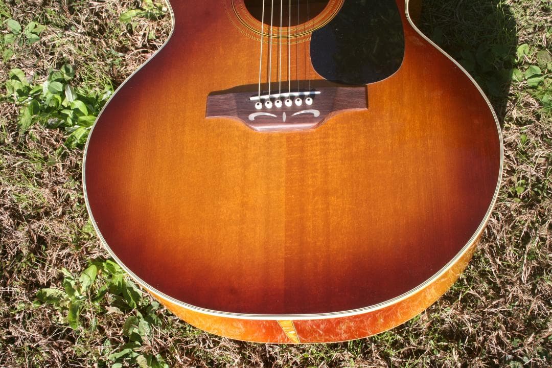 1970年代に日本の松本のマツモクで製造されたGranada J200モデル