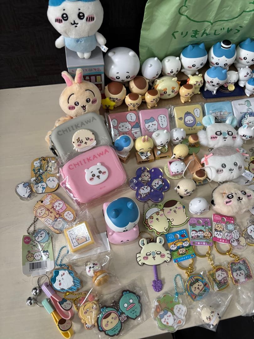 激安大量☆ちいかわ☆125体☆ガチャ☆フィギュア☆財布☆キーホルダー等