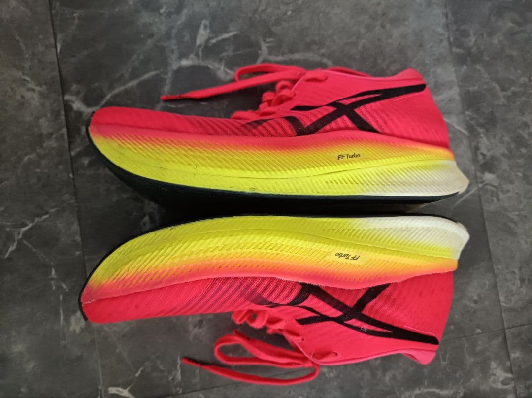 ASICS メタスピードスカイ22.5センチ
