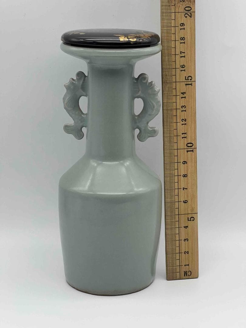 南宋時代　青磁　龍泉窯摩羯耳盤口瓶 花瓶 漆蓋付き 唐物 (A-74)