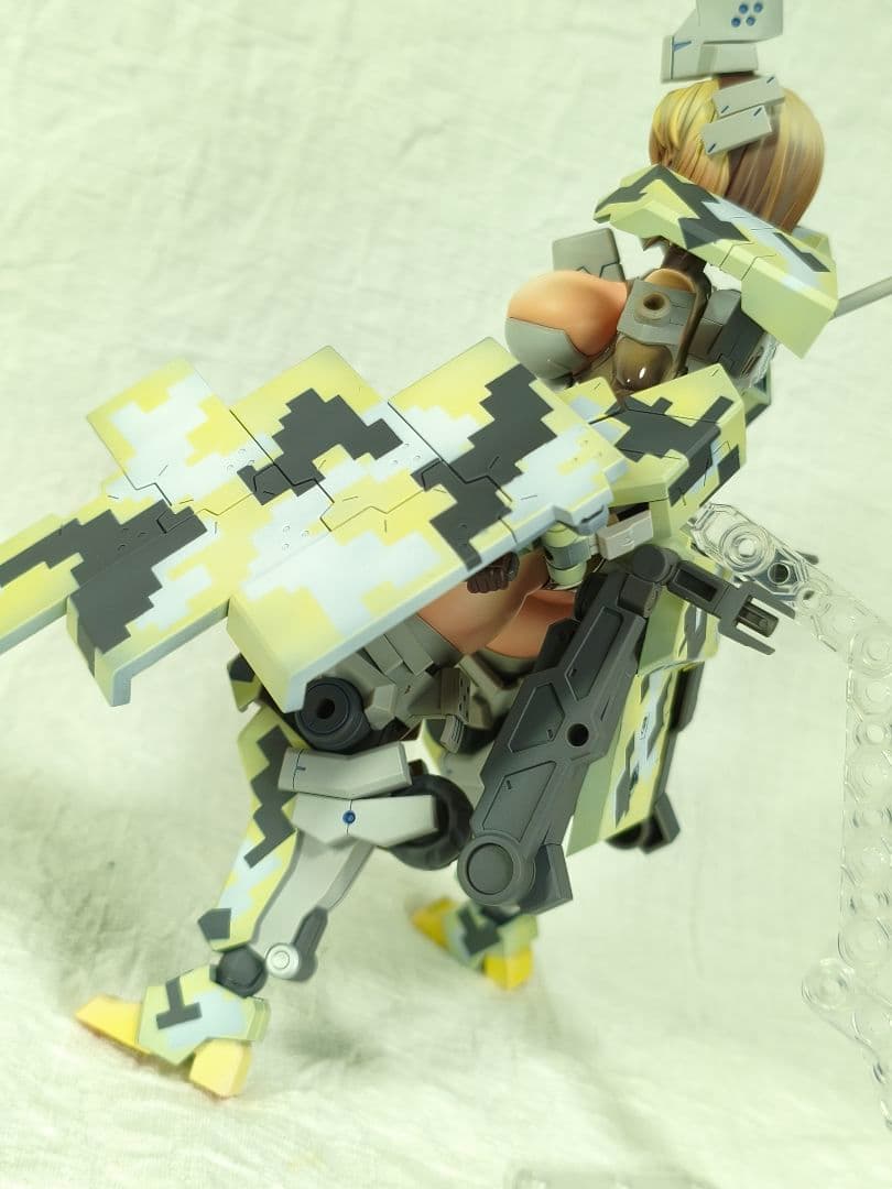 コトブキヤ　フレームアームズ・ガール 輝鎚・甲　塗装完成品
