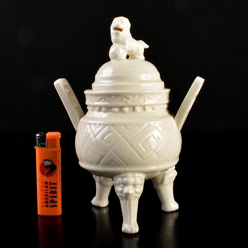 中国美術　徳化窯白磁　獅子摘　三足香炉　C　6267