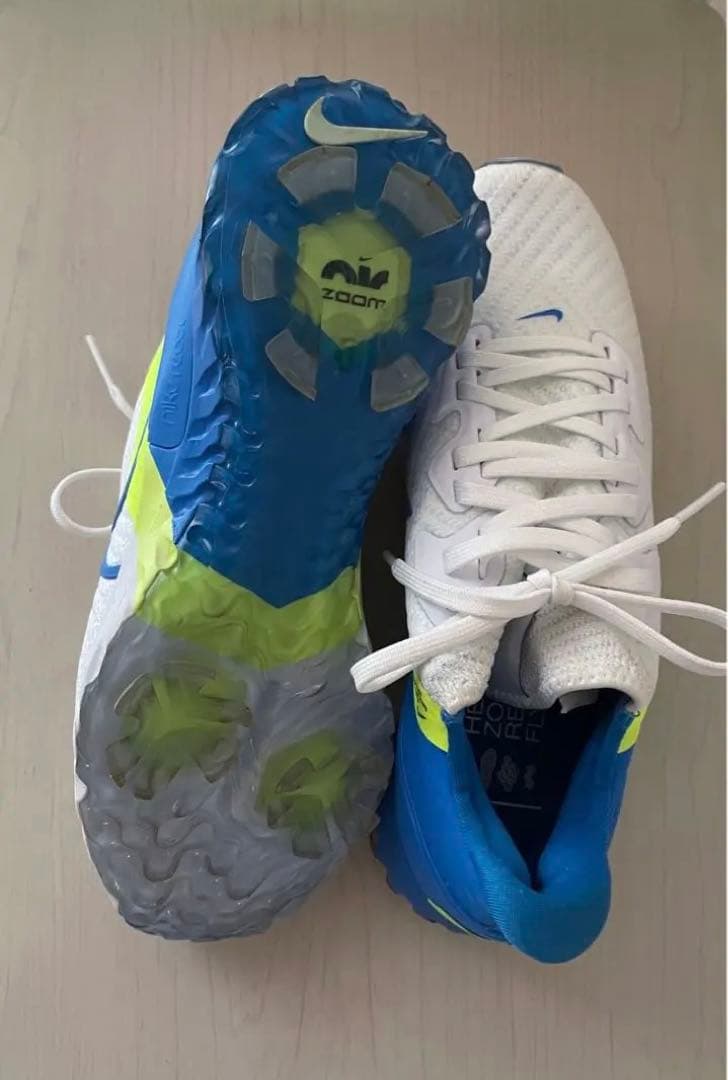 Nike MX-720-818ホワイト/ブルー/イエロー ゴルフシューズ