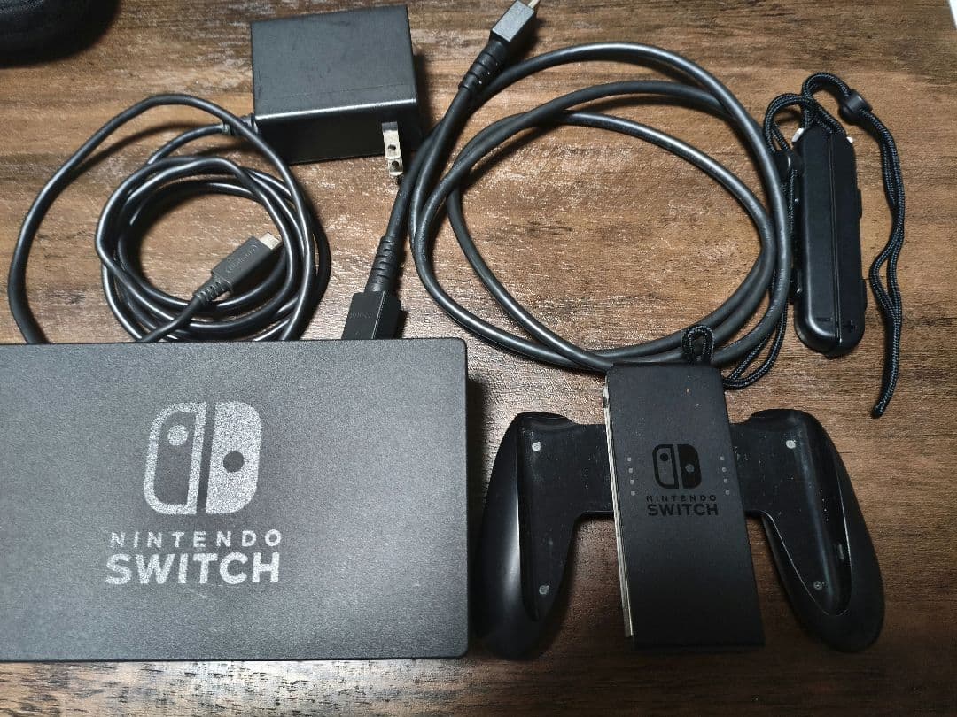 NintendoSwitch　グレー　ほりコン付き　ジョイコンなし