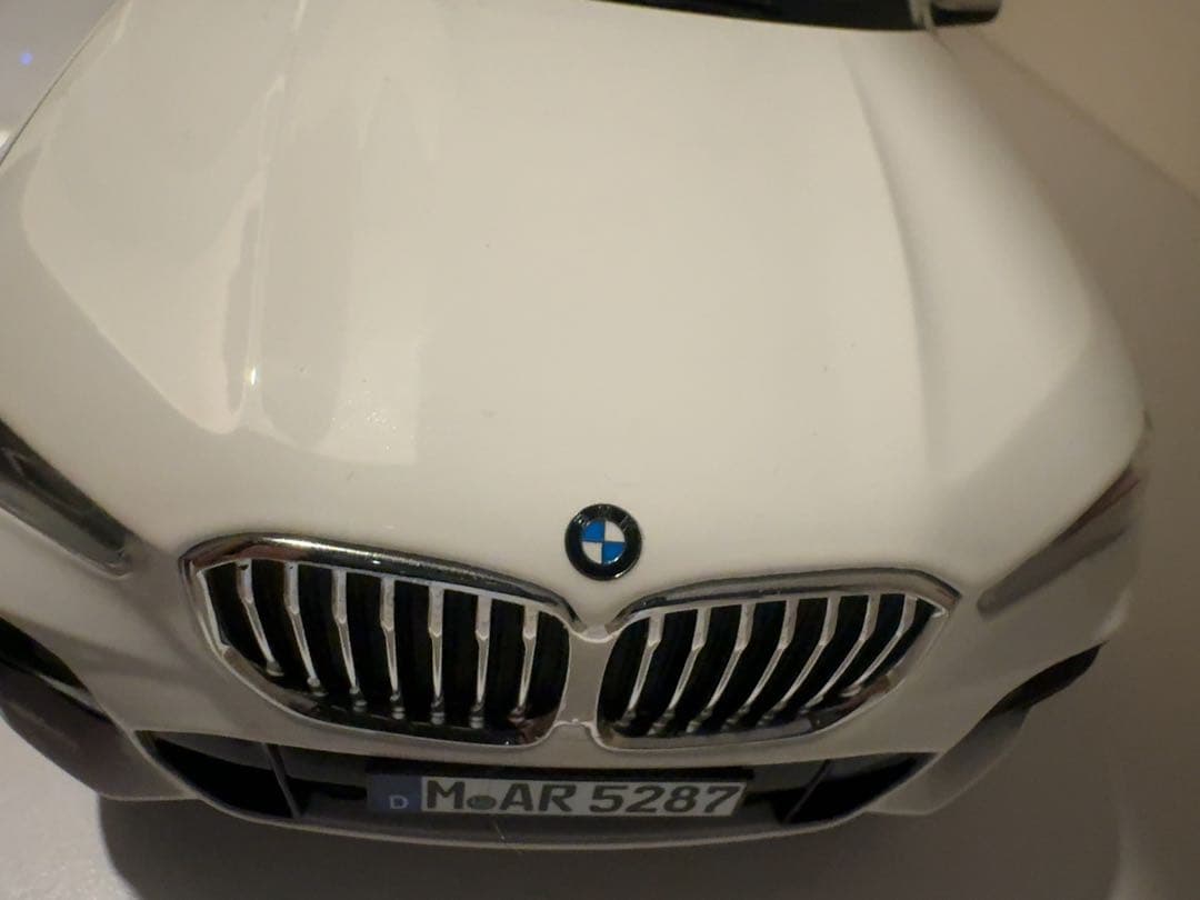  X5 ホワイト 1/18 ミニカー