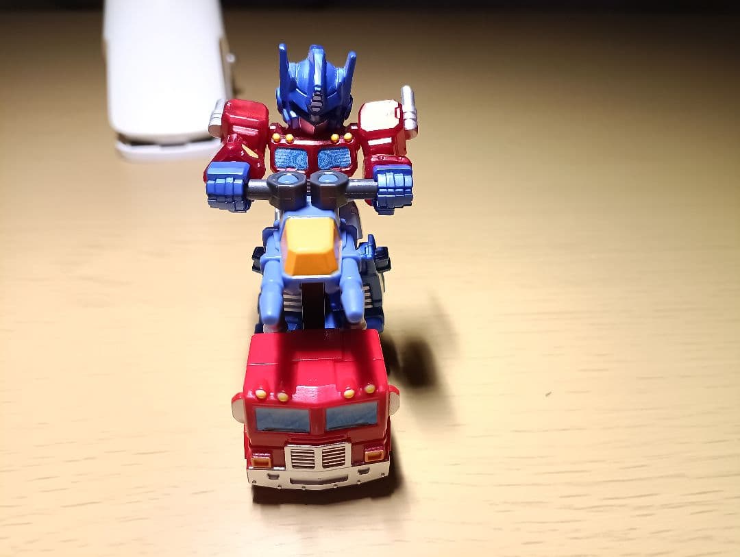 Blokees 星輝オプティマスプライム ビークルモード 廃止予定